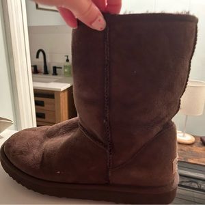 UGG SHORT BOOTS- Brown